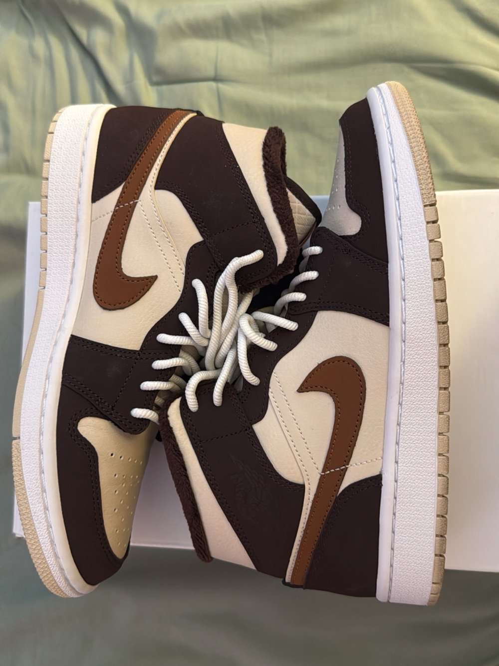 Women’s Air Jordan 1 Mid SE Brown Basalt Pecan Oatmeal